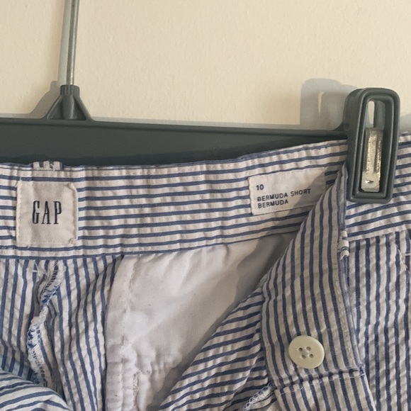10 | Stripped Gap Bermuda Shorts - Picture 3 of 4